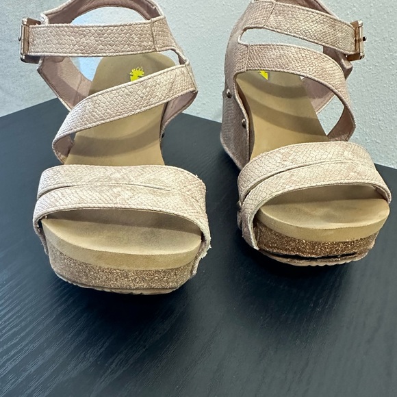 Volatile Euphoria Blush Snake Print Wedges - Picture 4 of 10